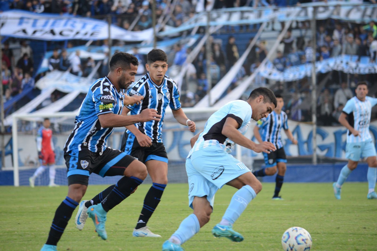 EMPATE EN EL DEBUT DEL DT