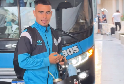 Abrazado a la ilusión